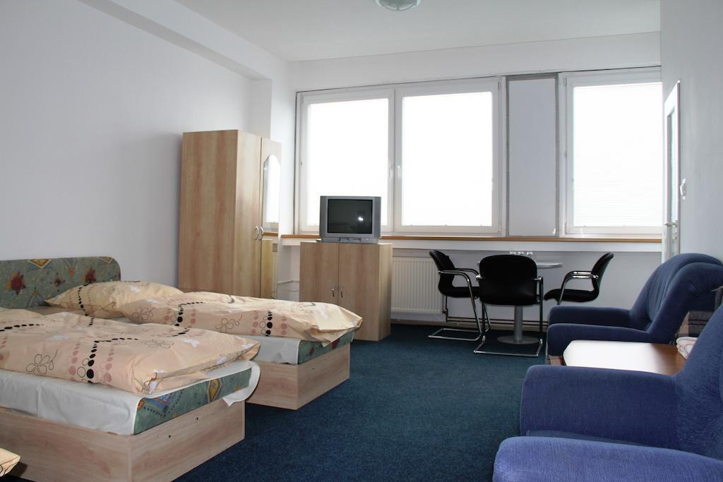 Hotel Dom Techniky Zilina Room photo